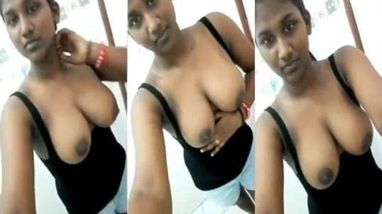 ⁣Dusky Tamil Girl Showing Her Big Sexy Boobs
