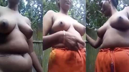⁣Chubby Bhabhi Bathing Outdoor Selfie Video