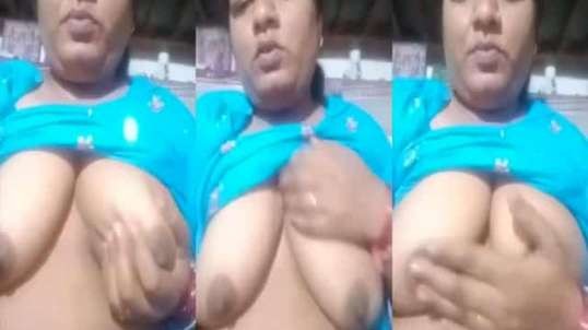 Mature Punjabi Bhabhi Exposing Boobs On Selfie Cam