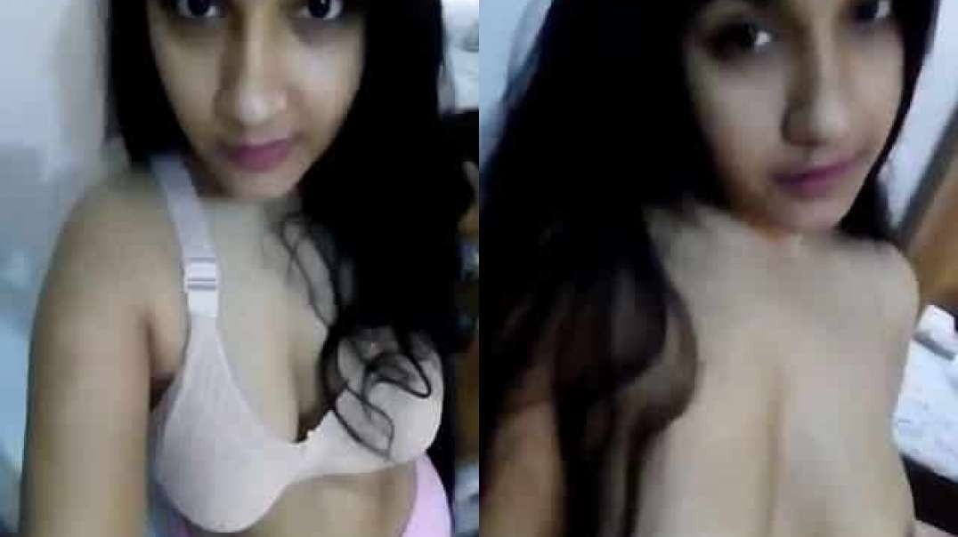 Bangladeshi Beautiful Cute Girl Flaunting Her Boobs On Cam
