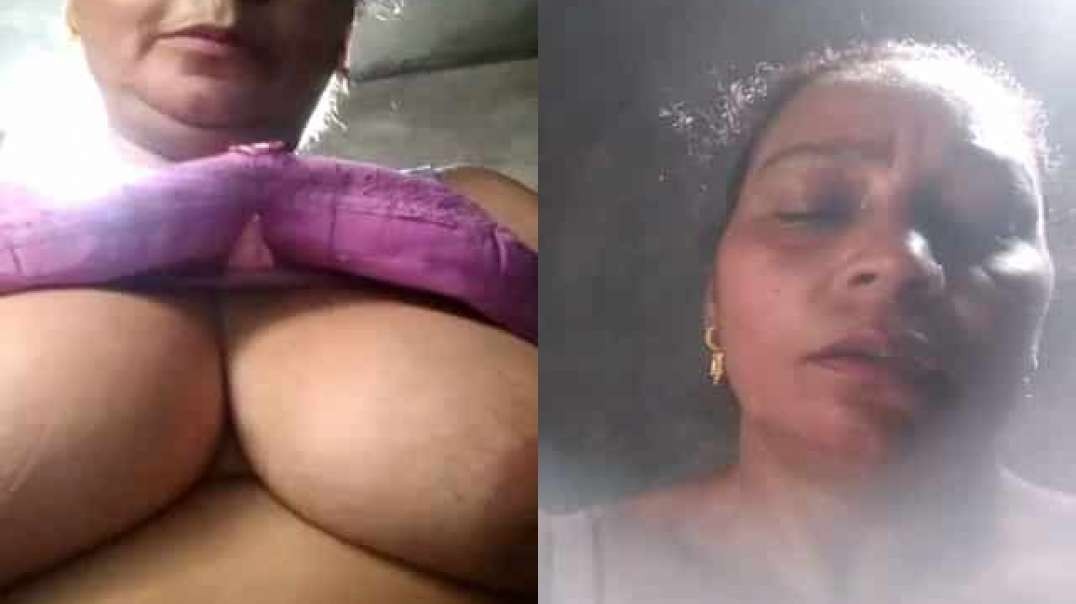 ⁣Mature Desi Aunty Showing Her Big Melons On Cam