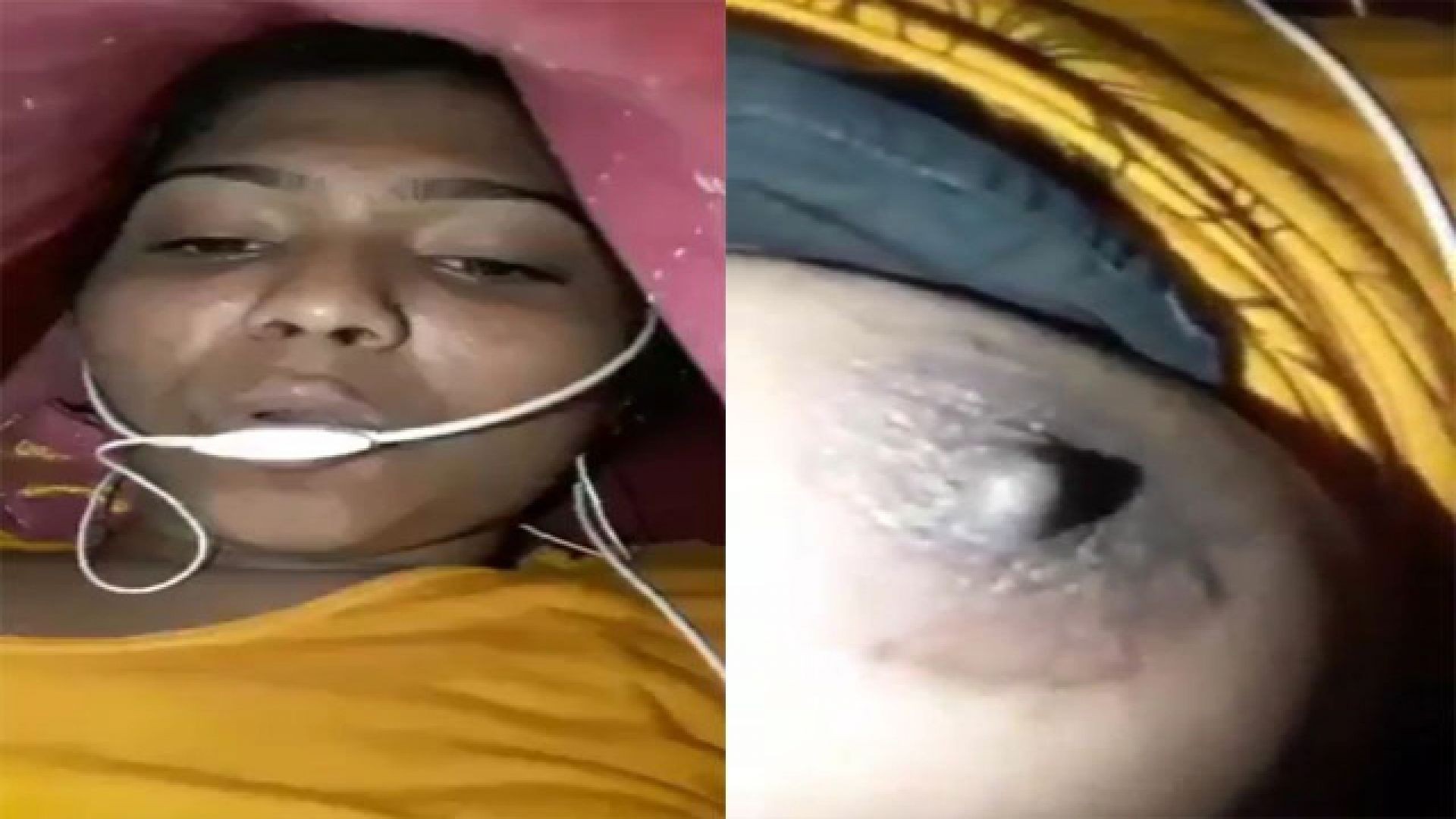 Today Exclusive- Bangladeshi girl showing her boobs and pussy