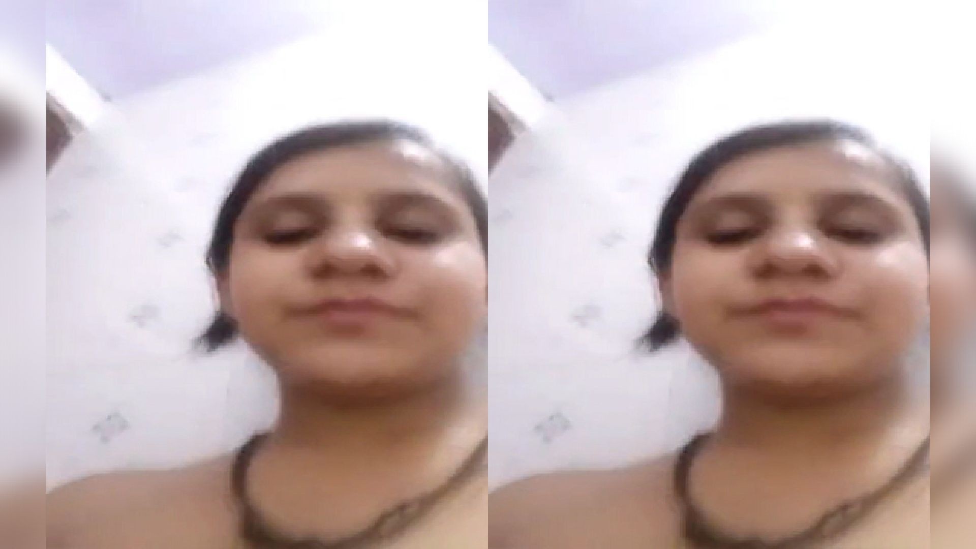 Masahub- Young girl in bathroom