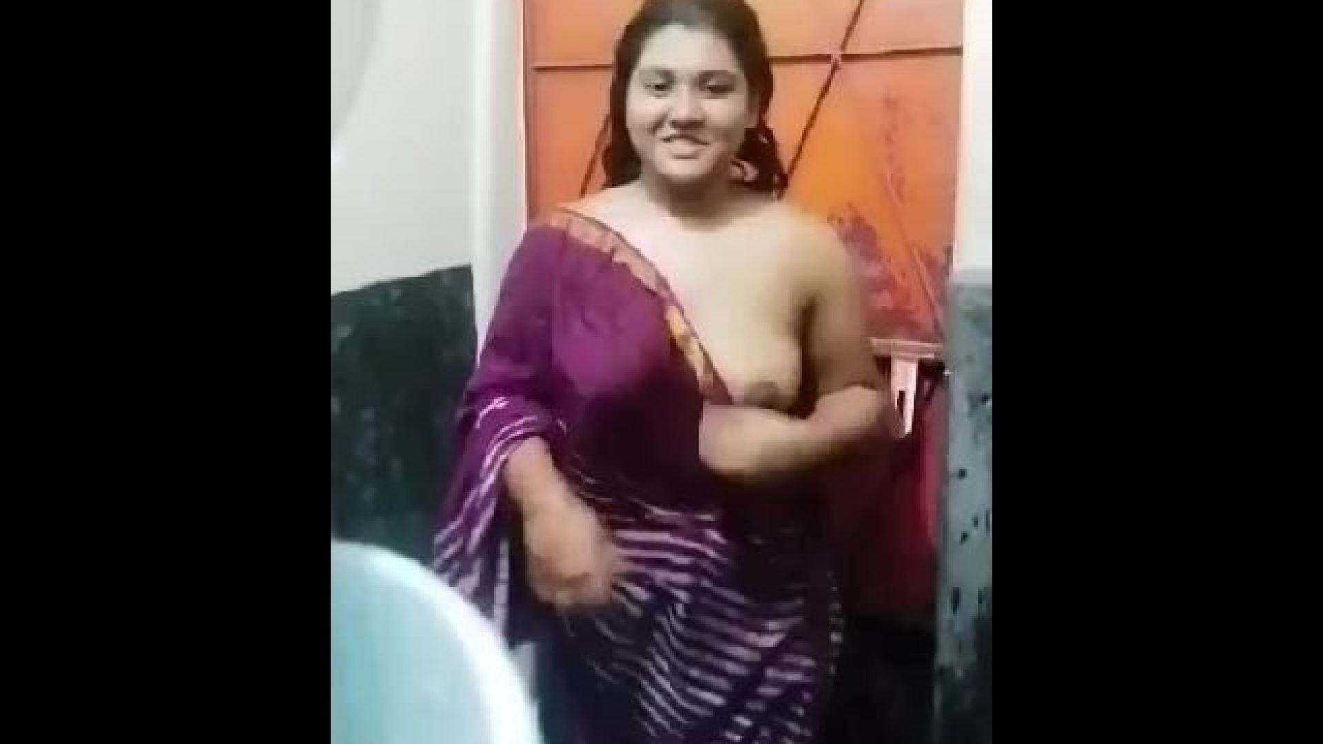 Bangladeshi Beautiful Sexy Chubby Girl Bathing