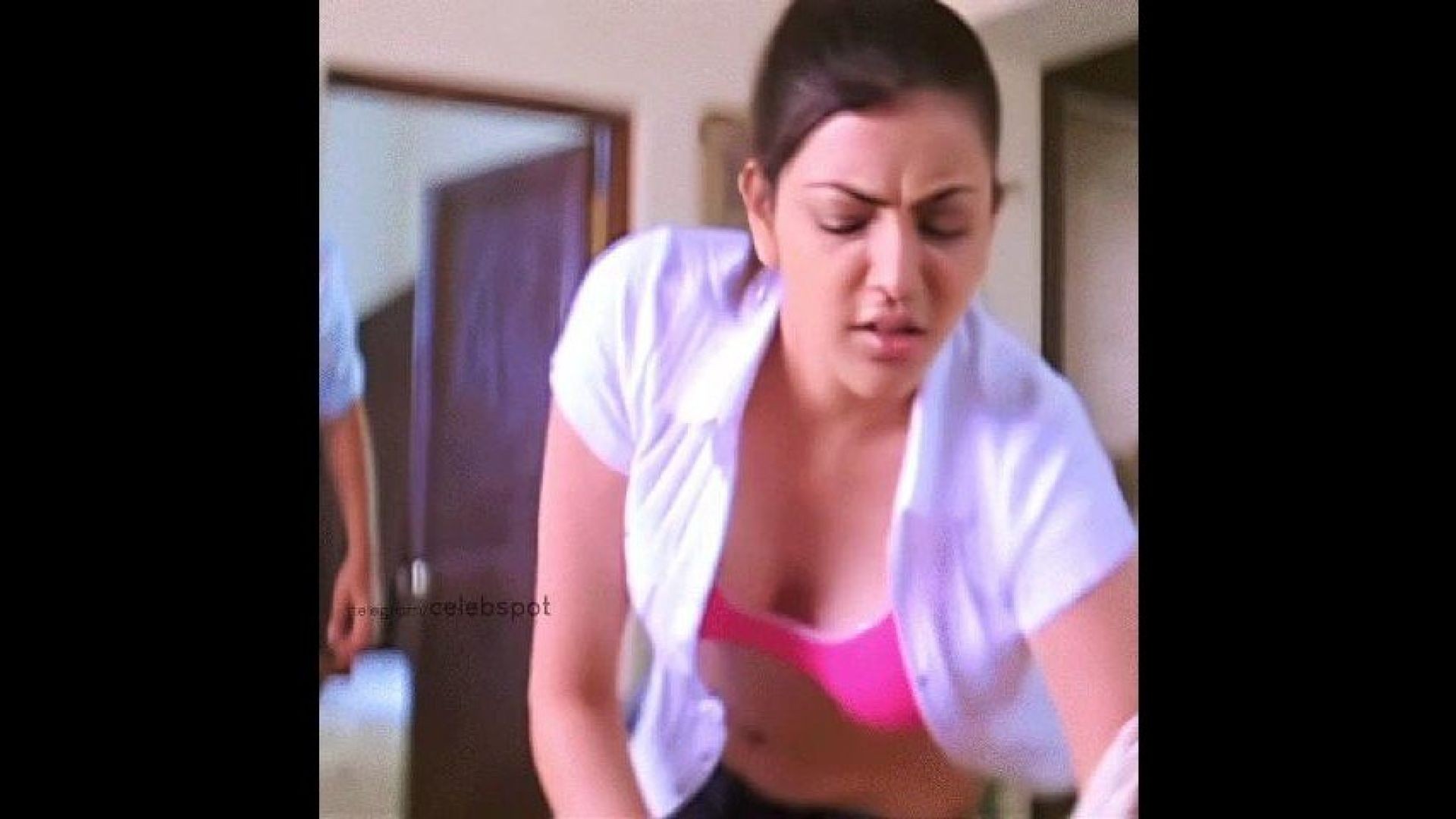 Kajal aggarwal pink bra and boobs bouncing video