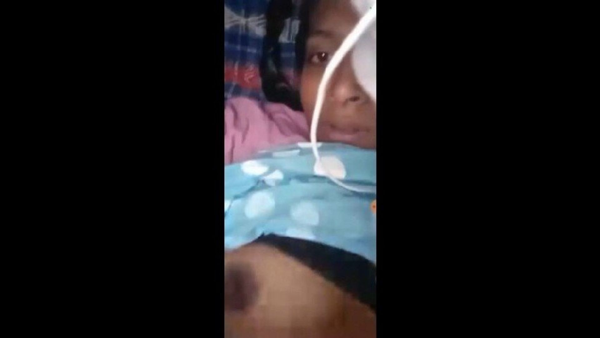 Desi Bhabhi Shows Boobs and Pussy On Vc