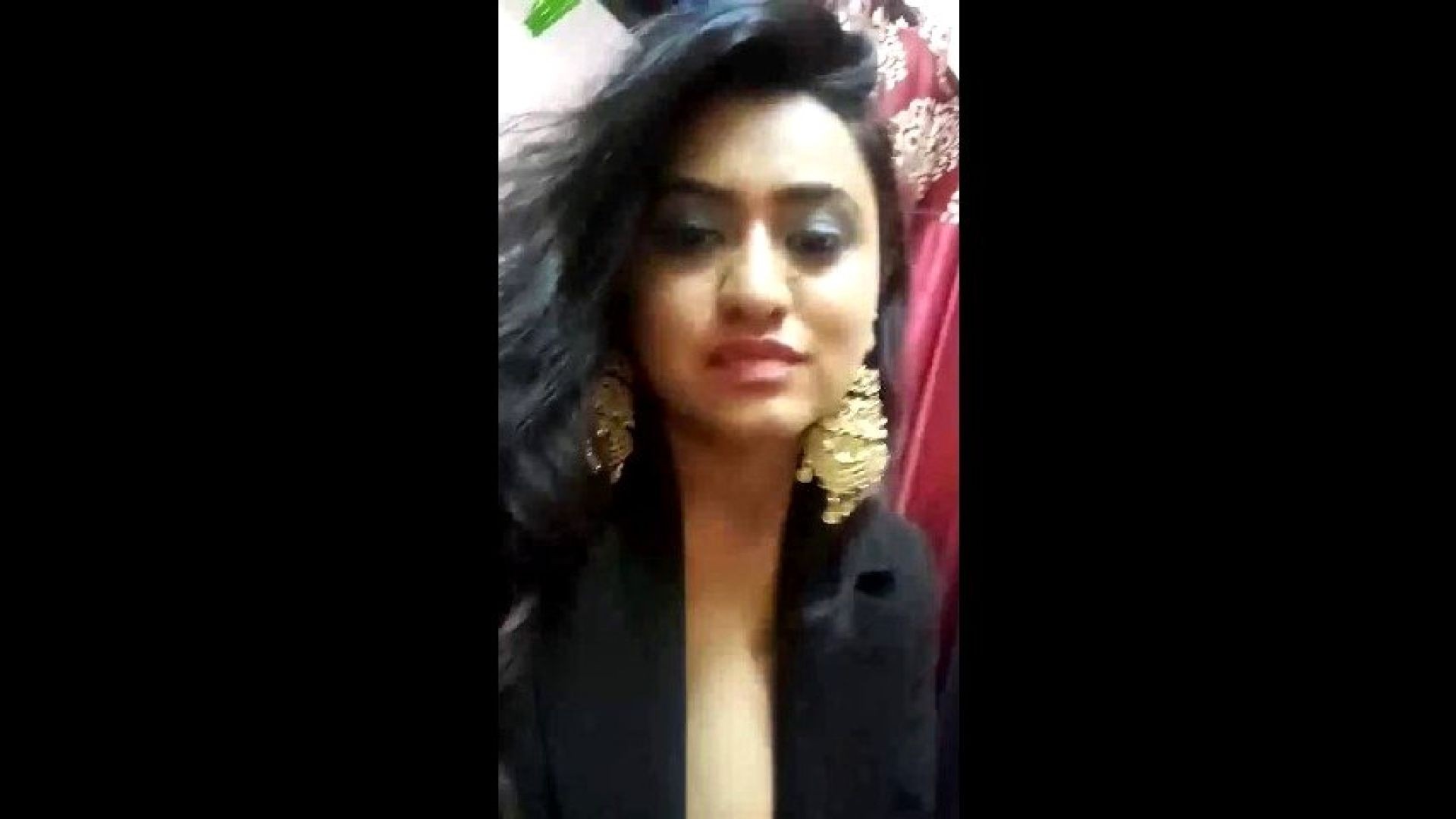 Indian Horny Model Showing Boobs