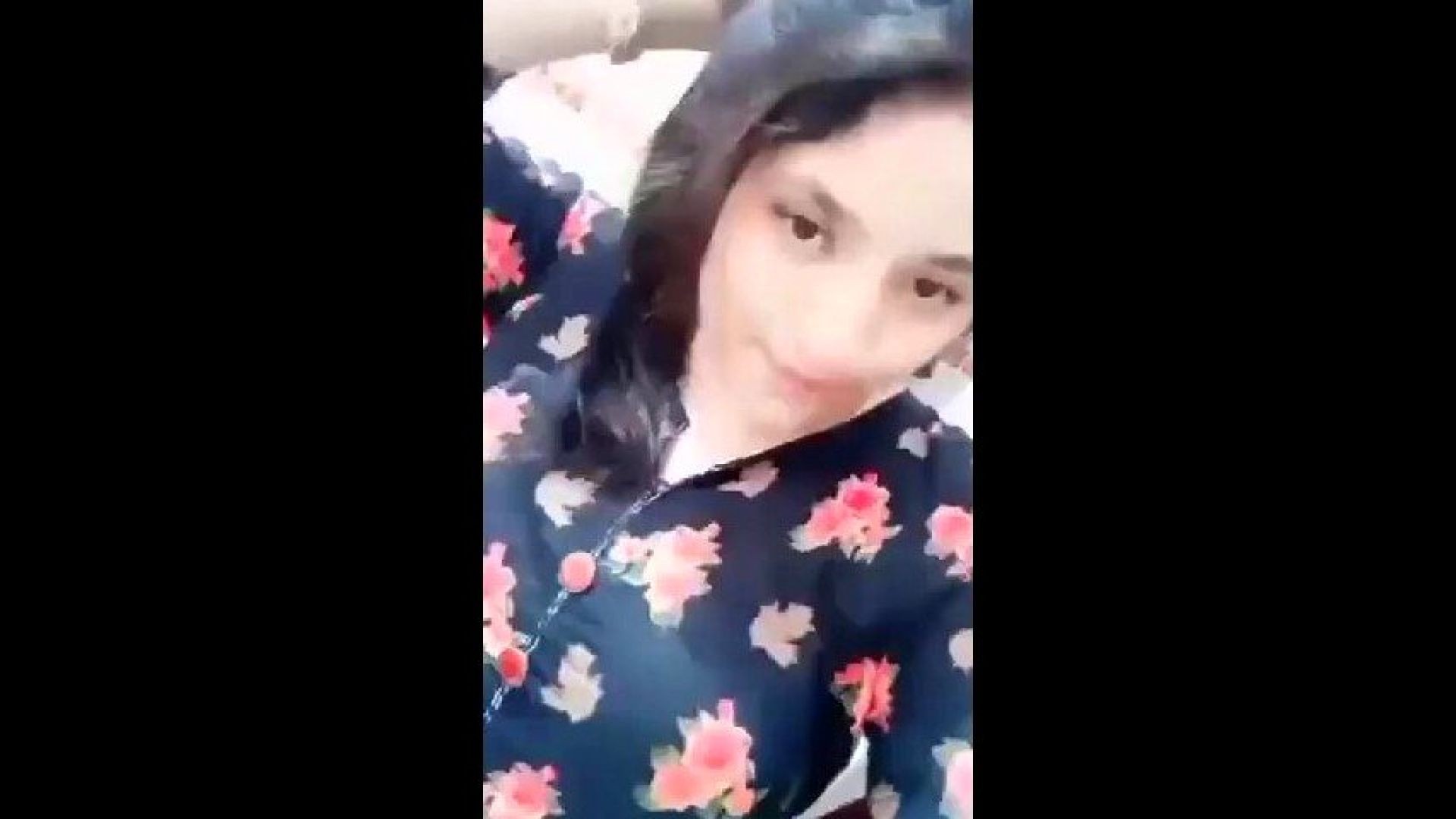 Paki Busty Girl from Lahore Showing Boobs