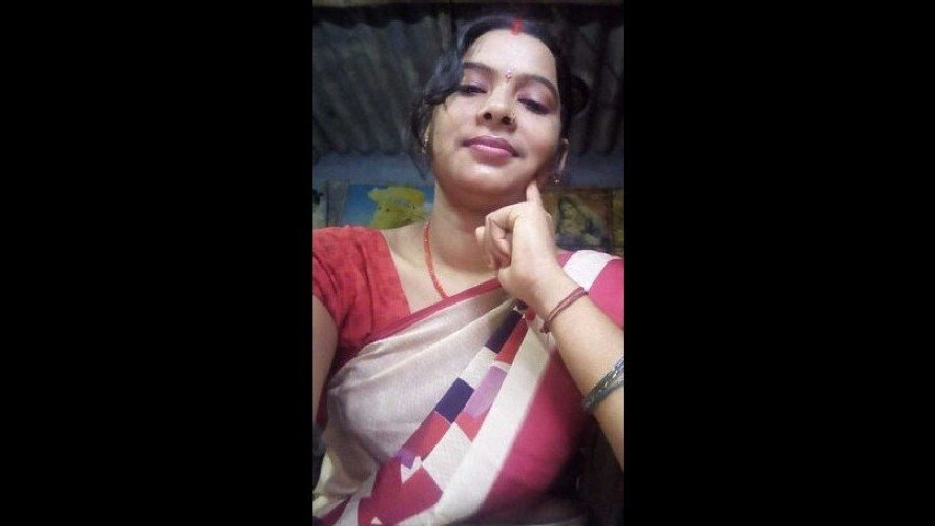 Desi Village Bhabhi Shows Her Pussy