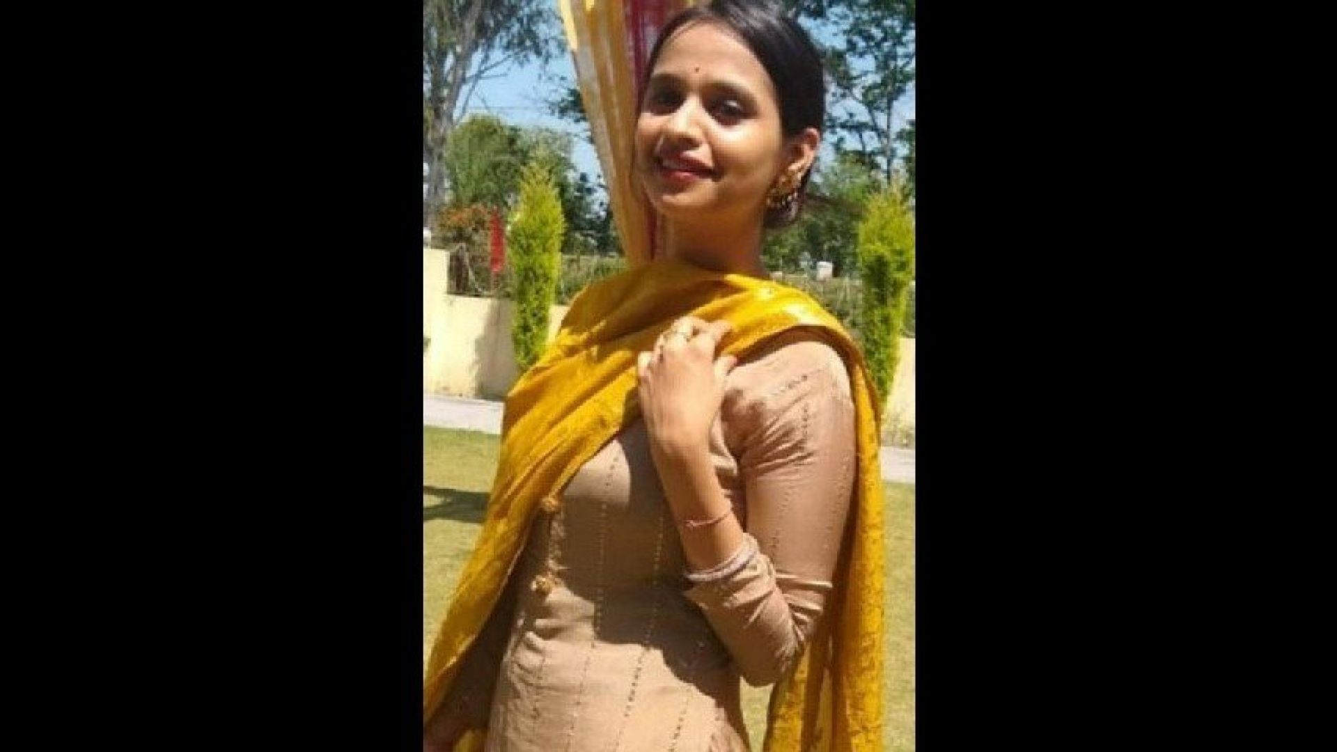 ⁣Beautiful Punjabi Girl Most Demanded Viral Stuff Gets Captured by her Boyfriend