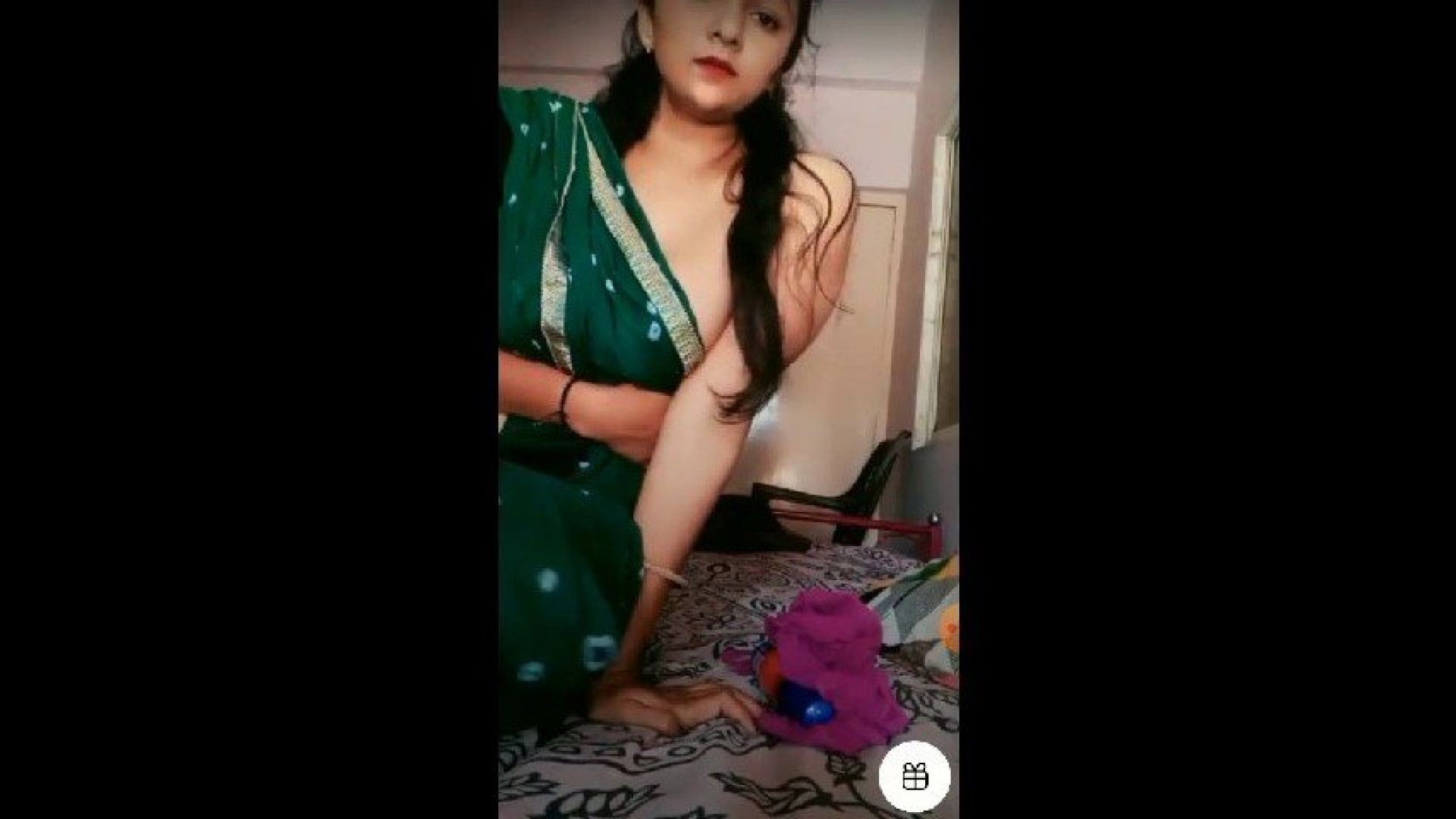 Tango BB Pallu Accidently Dropped and Boobs are Shown