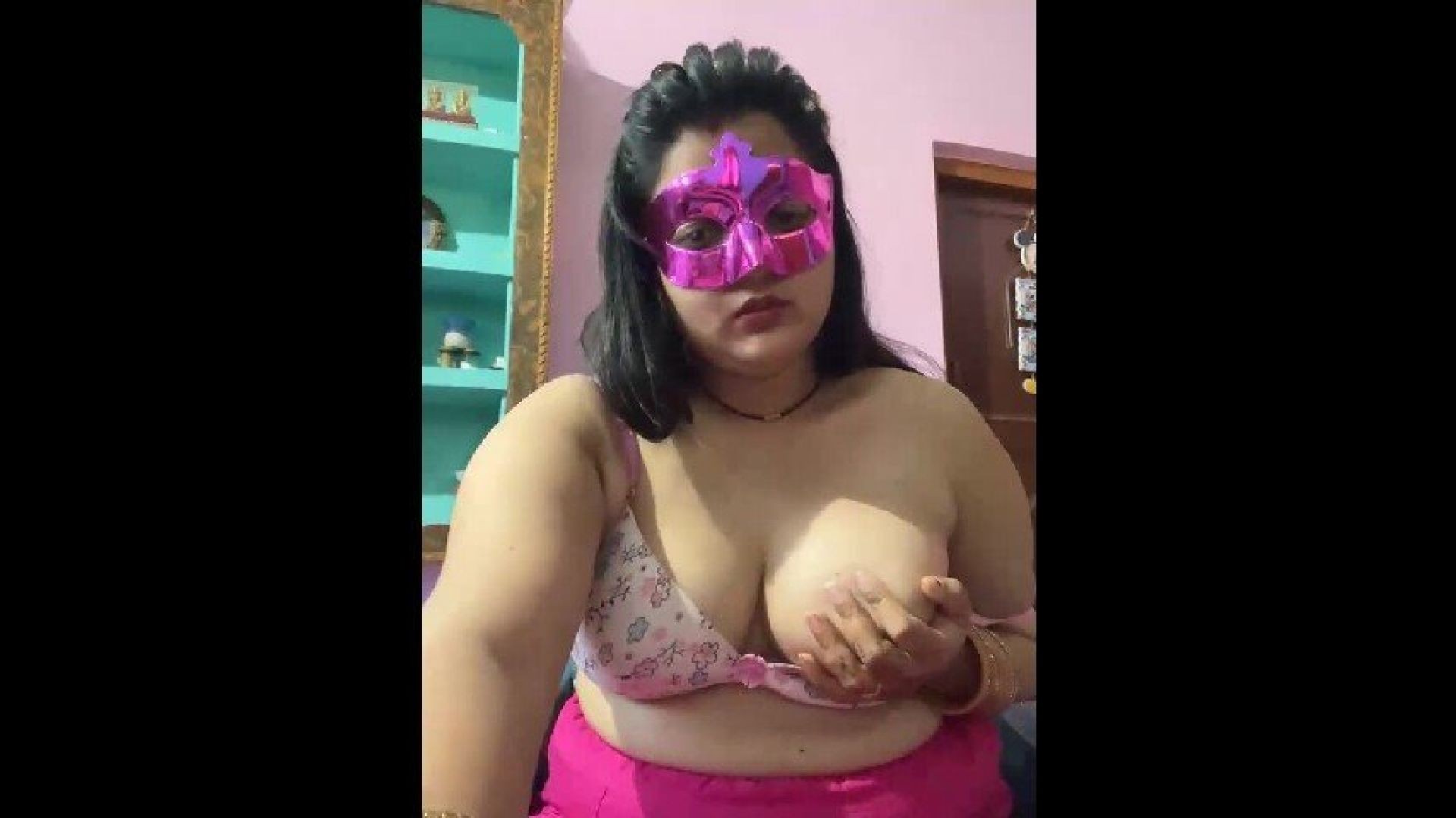 Hot Chubby Bhabi in Bra & Petticoat Teasing on Live