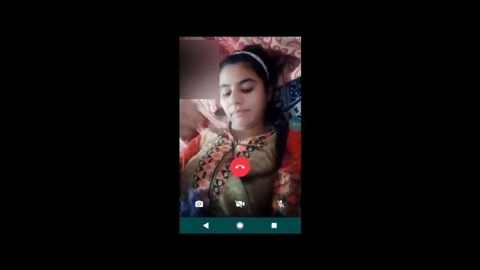 ⁣Desi girl showing boobs on video call