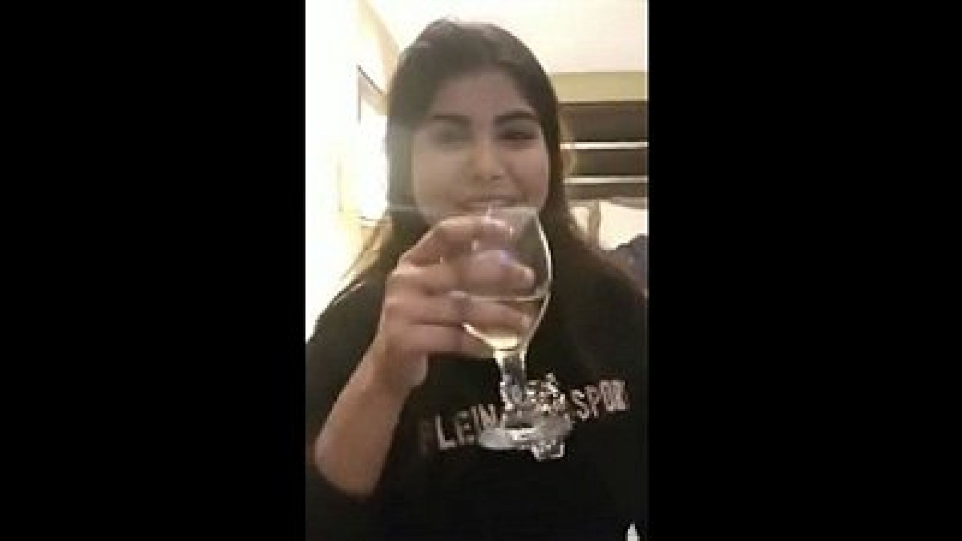 ⁣Paki Call Girl’s Boobs Exposed during Drinks – Face with Boobs Captured