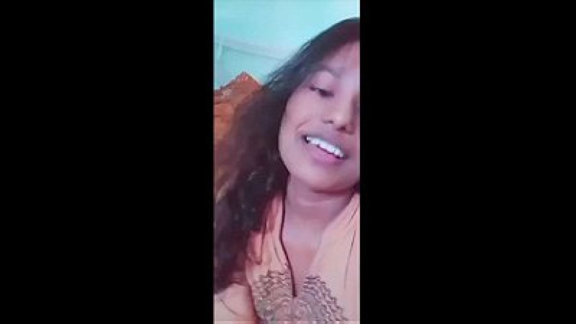 ⁣Famous Pompom Girl Showing HerBoobs BanglaTalk